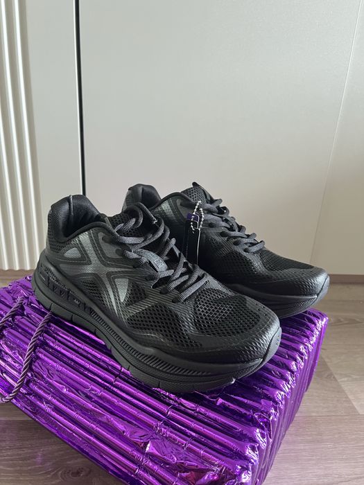 Продаю беговые кроссовки Bmai