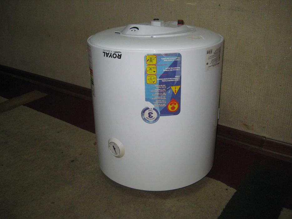 Водонагреватель Royal накопительный  50лт почти новым состоянии!
