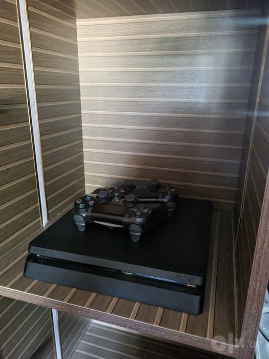 Play station 4  срочно продаётся