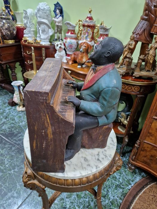 Прекрасна антикварна холандска дървена фигура статуетка