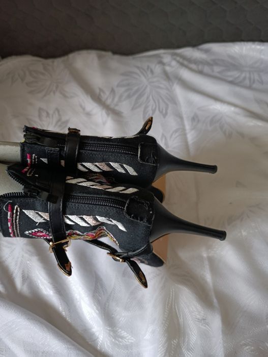 Cizme elegante cu broderie Tradițională