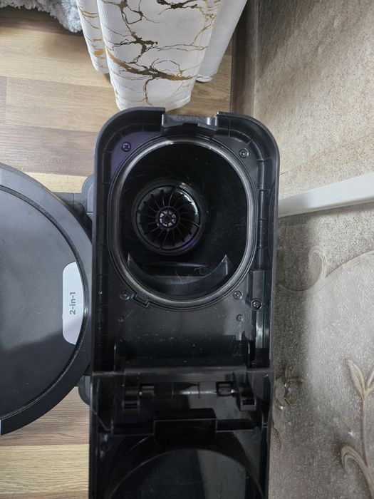 Робот прахосмукачка 2 в 1