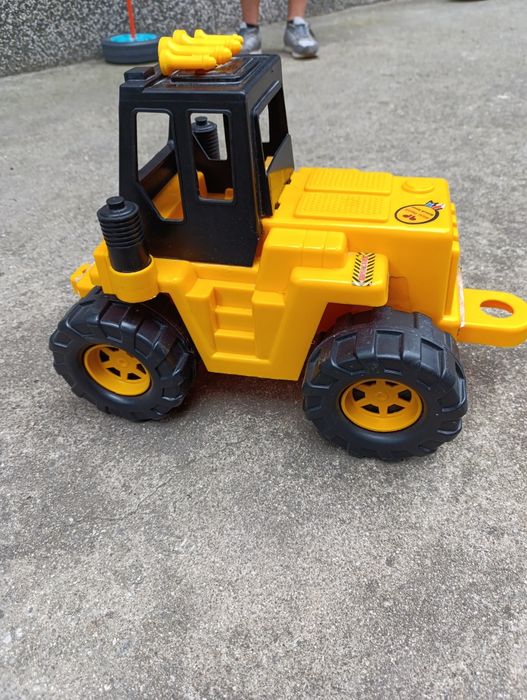 Детски колички - метален камион и пластмасов багер