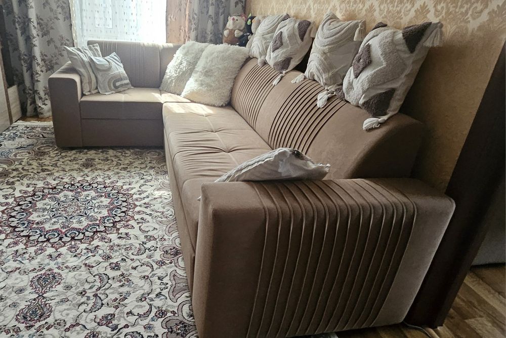 Диван угловой универсальный