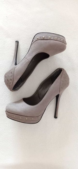 Обувки на висок ток