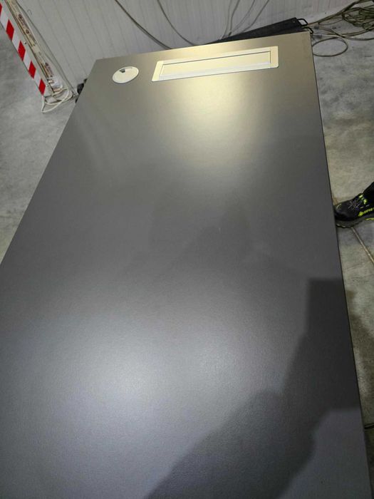 Продавам ОФИС БЮРО Steel Case 160см, с накланящ се плотр на колелца