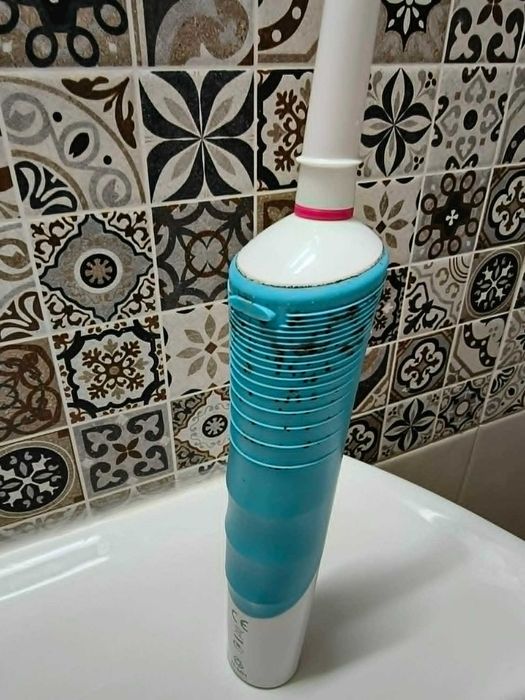 Електрическа четка за зъби Oral-B Professional Care