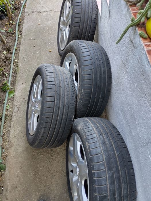 Vând jante de tabla cu cauciucuri de vara