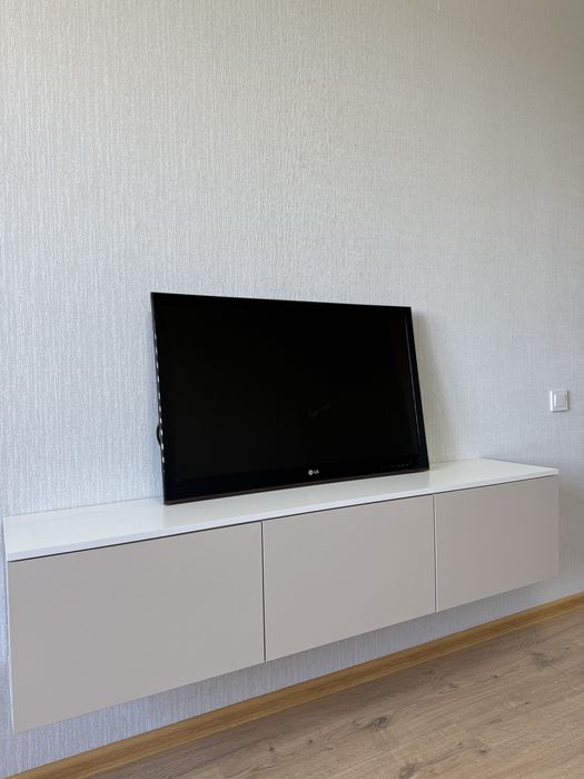 Тумба под тебевизор и телевизор