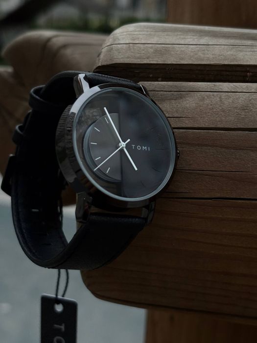 Часы унисекс, часы от Tomi