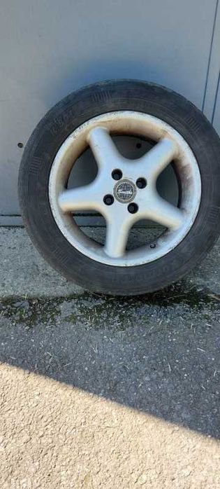 Jenti de aluminiu cu cauciucuri de vara.