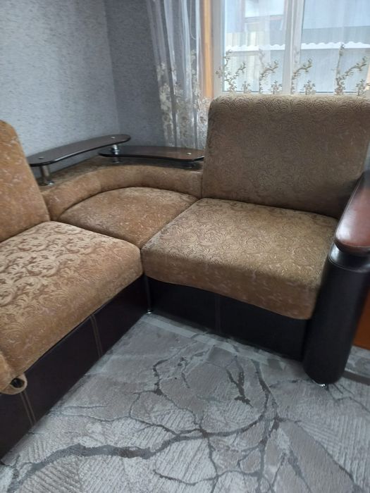 Продам угловой диван.
