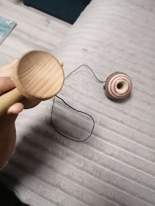 Vând kendama strogo neopolitan chocolate