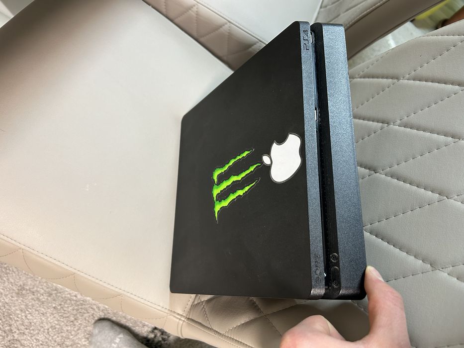 Playstation 4 slim