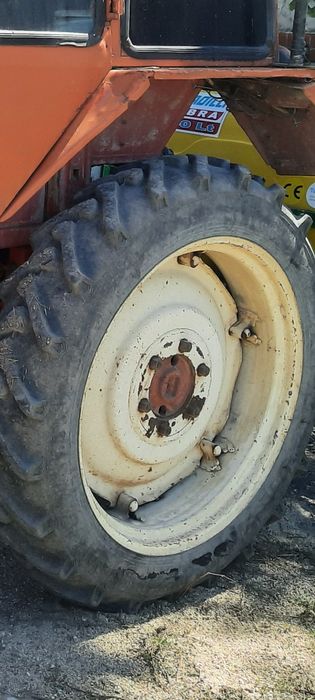 Гуми с джанти за трактор