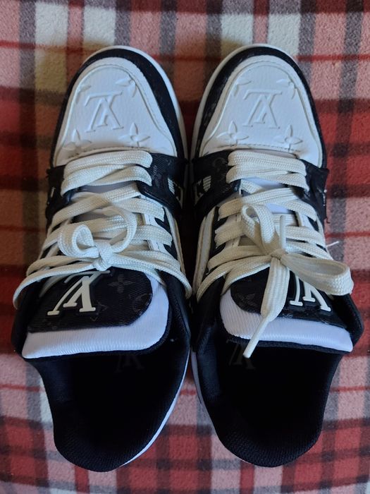 Adidași Louis Vuitton
