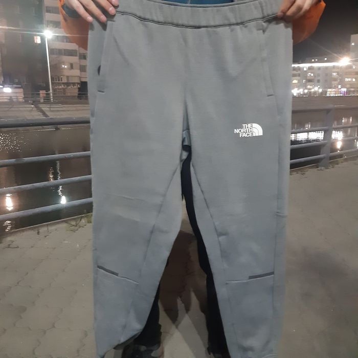 Продам костюмы The north face