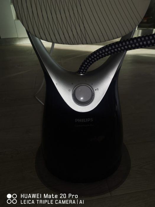 Продавам уред за гладене с пара PHILIPS
