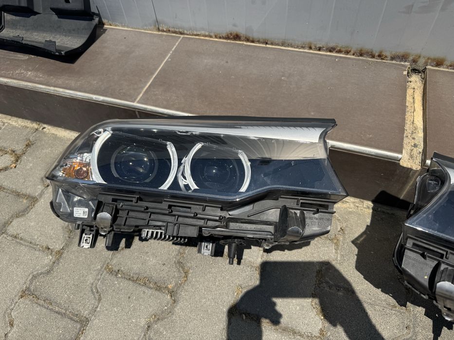 Оригинални оборудване фарове ляв и десен фар за BMW G30