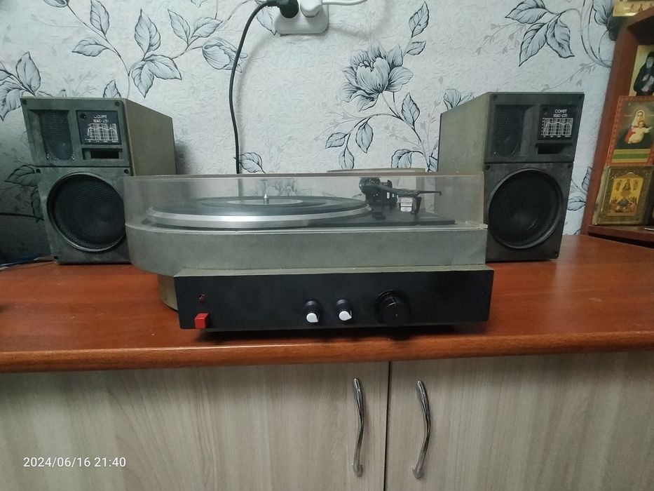 Электрофон.  Проигрыватель пластинок.