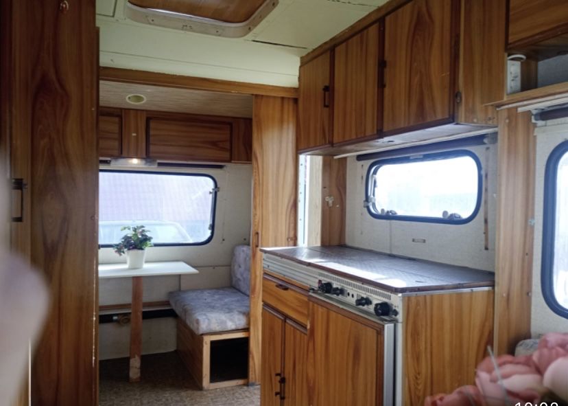 Vând rulotă cu acte