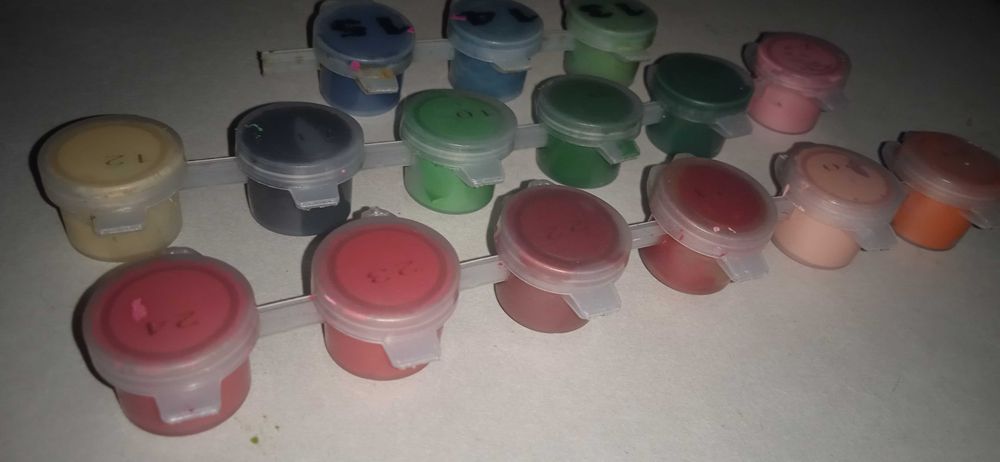 ПРОДАМ АКРИЛОВЫЕ КРАСКИ ! От картины по номерам. Б/у. Набор. 15 цветов