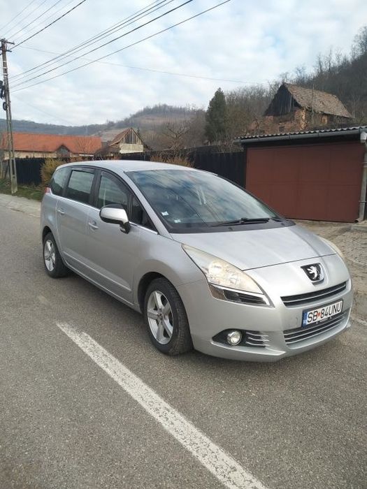Vînd Peugeot 5008