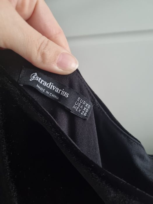 Salopeta evazata neagra catifea Stradivarius