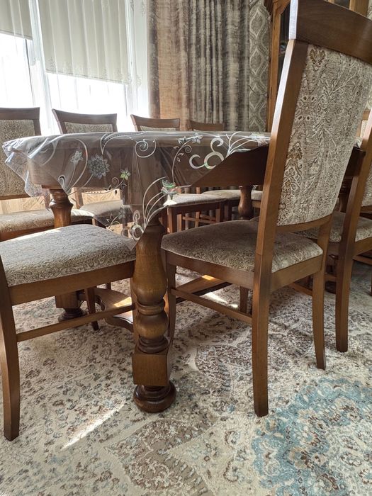 Продам стол с 10 стульями