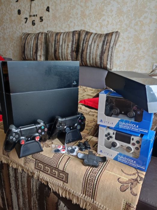Продам PS4 FAT 500 GB в комплекте за 95000
