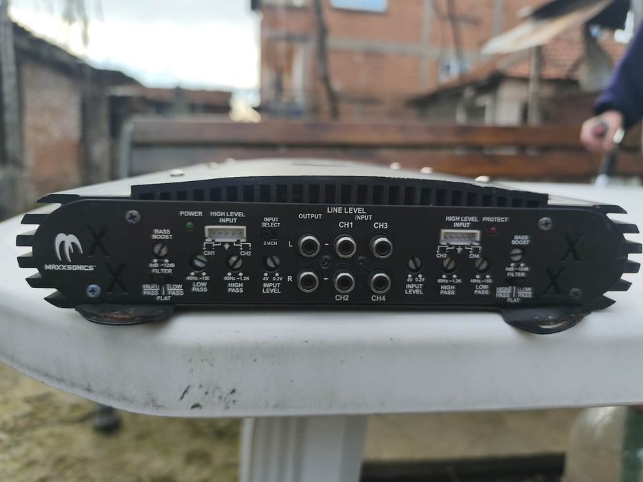 Продавам,мултимедия за мерцедес е 220 2002г. И усилвател за нея!!!