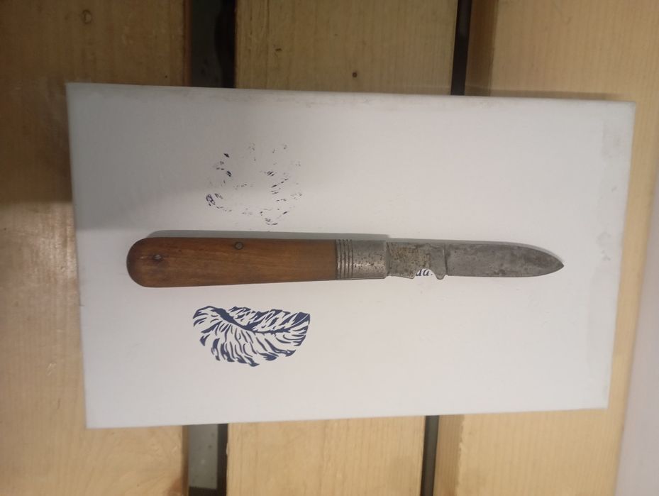 Vând briceag vechi ww 2 în stare bună, fără jocuri