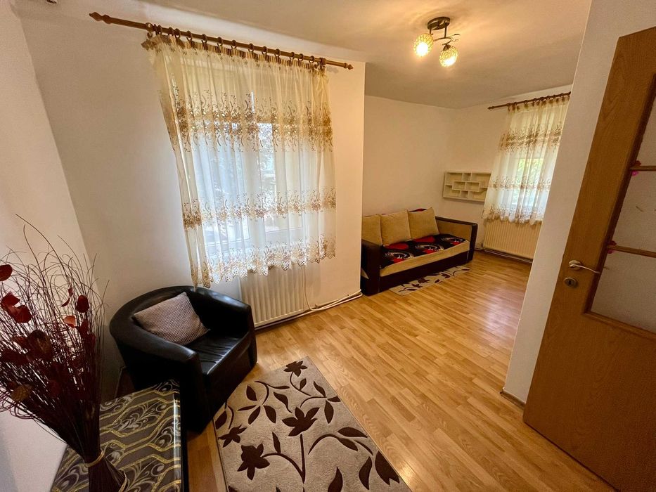 Inchiriez apartament mobilat si utilat cu loc de parcare in Cetate zona bulevard