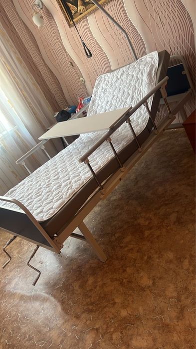 Медицинская кровать