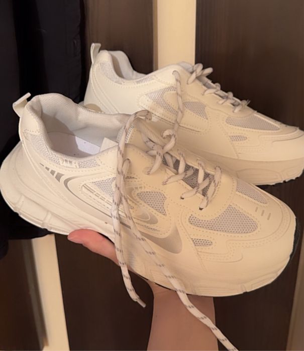 Кроссовка сатылады новый