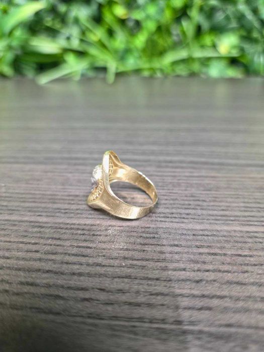 Златен пръстен с ефектен дизайн 14К – 2.85 г