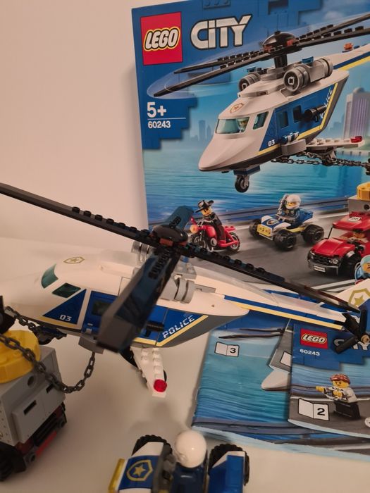 LEGO City Police - Urmarire cu elicopterul politiei 60243, 212 piese