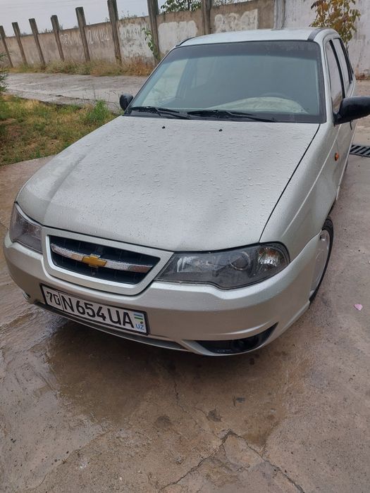 Нексия 2  сотилади метан 100талик