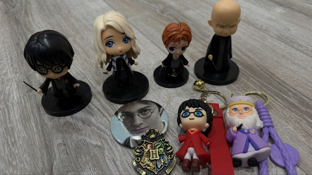 Сет из 4 фигурок + подарки