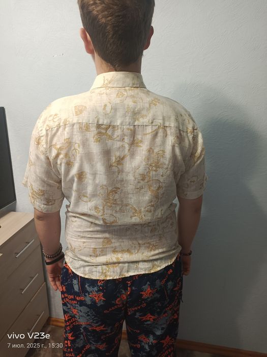 Рубашки на парня 48-50. Район 8 школы.