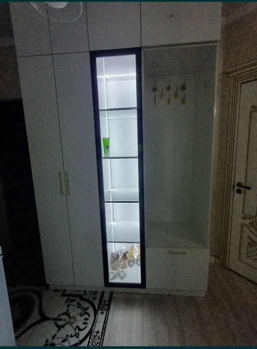 Продается прихожая мебель