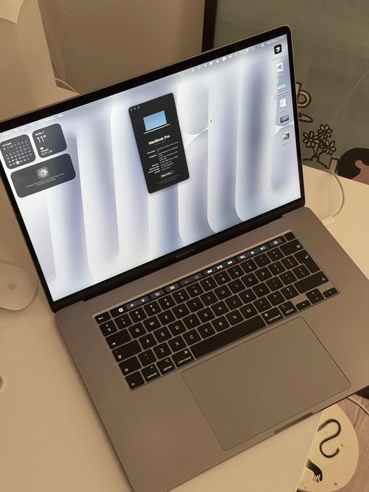 Apple MacBook Pro 16” – Core i7, 16 GB RAM, 512 GB SSD