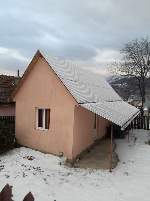 Vând sau închiriez casa cu anexe