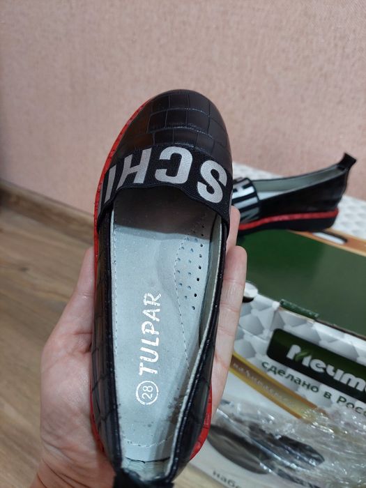 Продам новые туфли для девочки