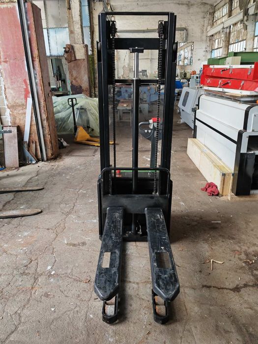 електрически стакер-Osaka