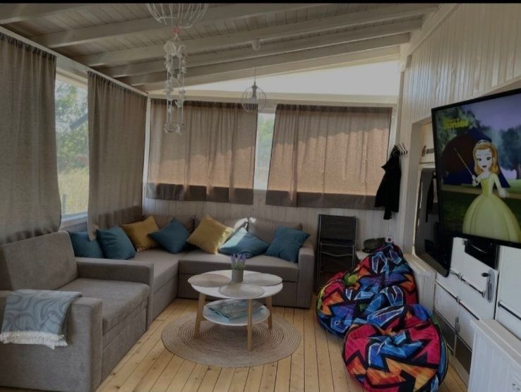 Продава се каравана с масивна дървена конструкция БЕЗ място