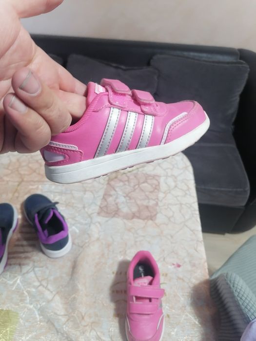 Децки маратонки адидас за момиче.