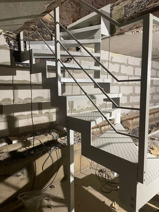 Zinapoya,  Зинапойа, лестница из металла TEMIR ZINA