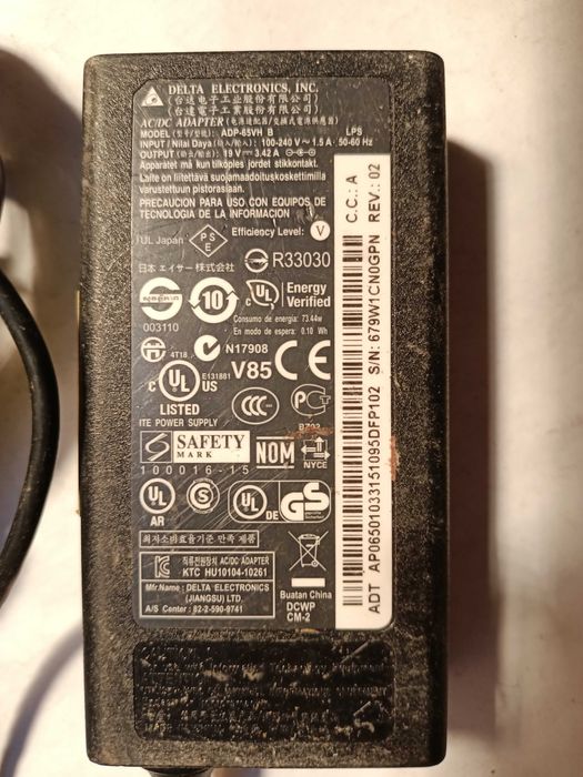 Продам блок питания "Delta Electronics" (ADP-65VH B)