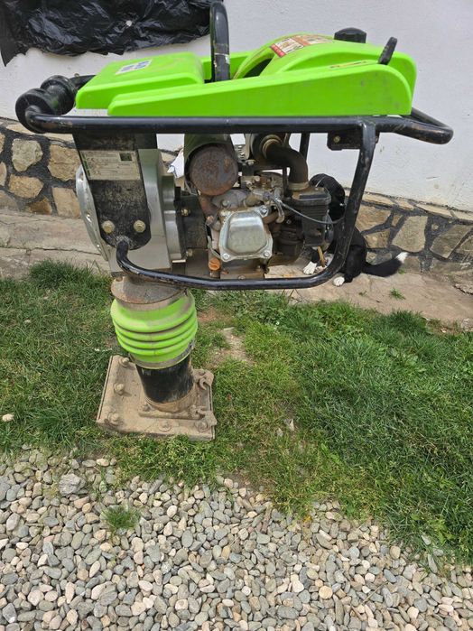 Inchiriez compactoare/masina taiat asfalt/drujba asfalt/placa pavele